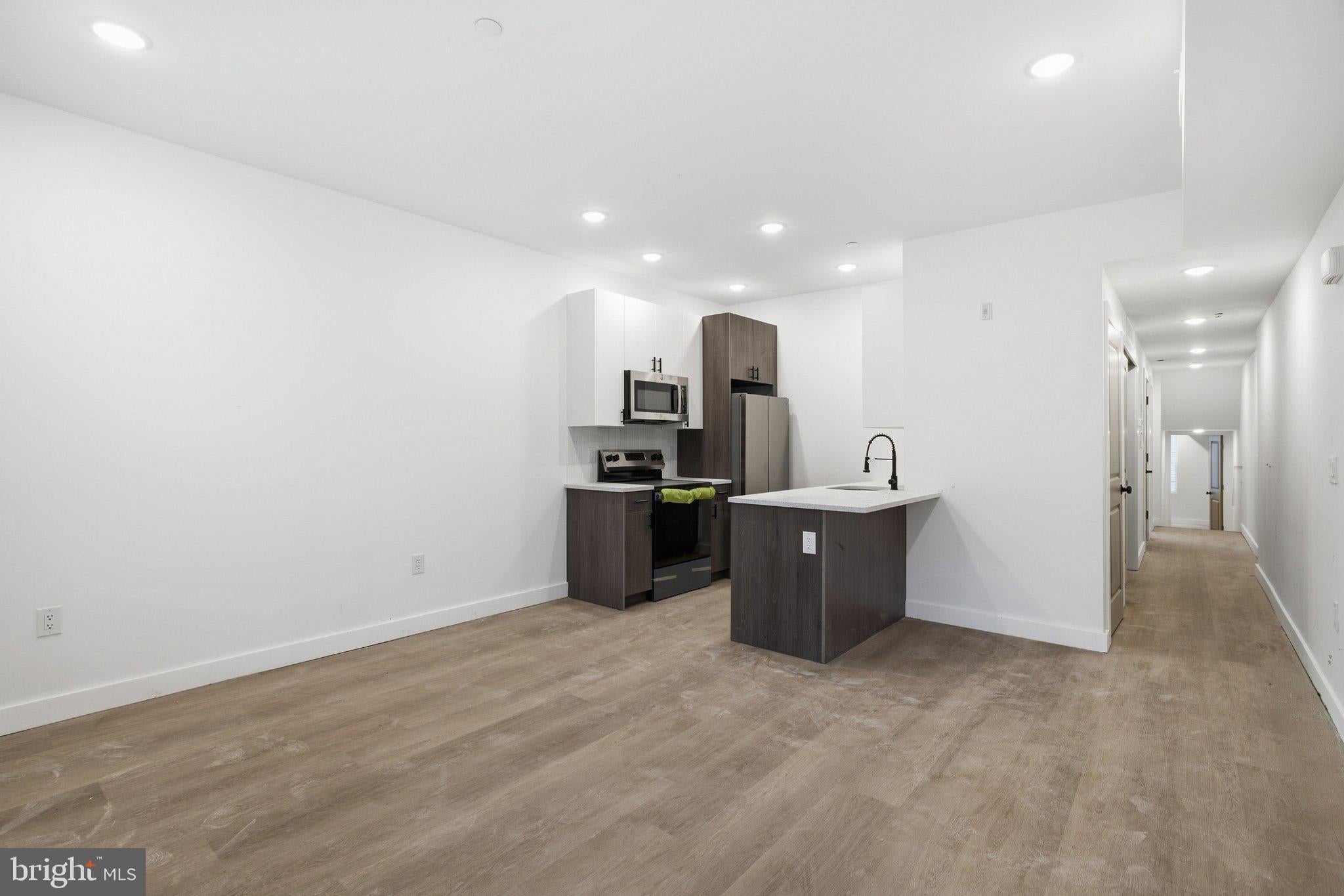 1902 W DIAMOND STREET 2