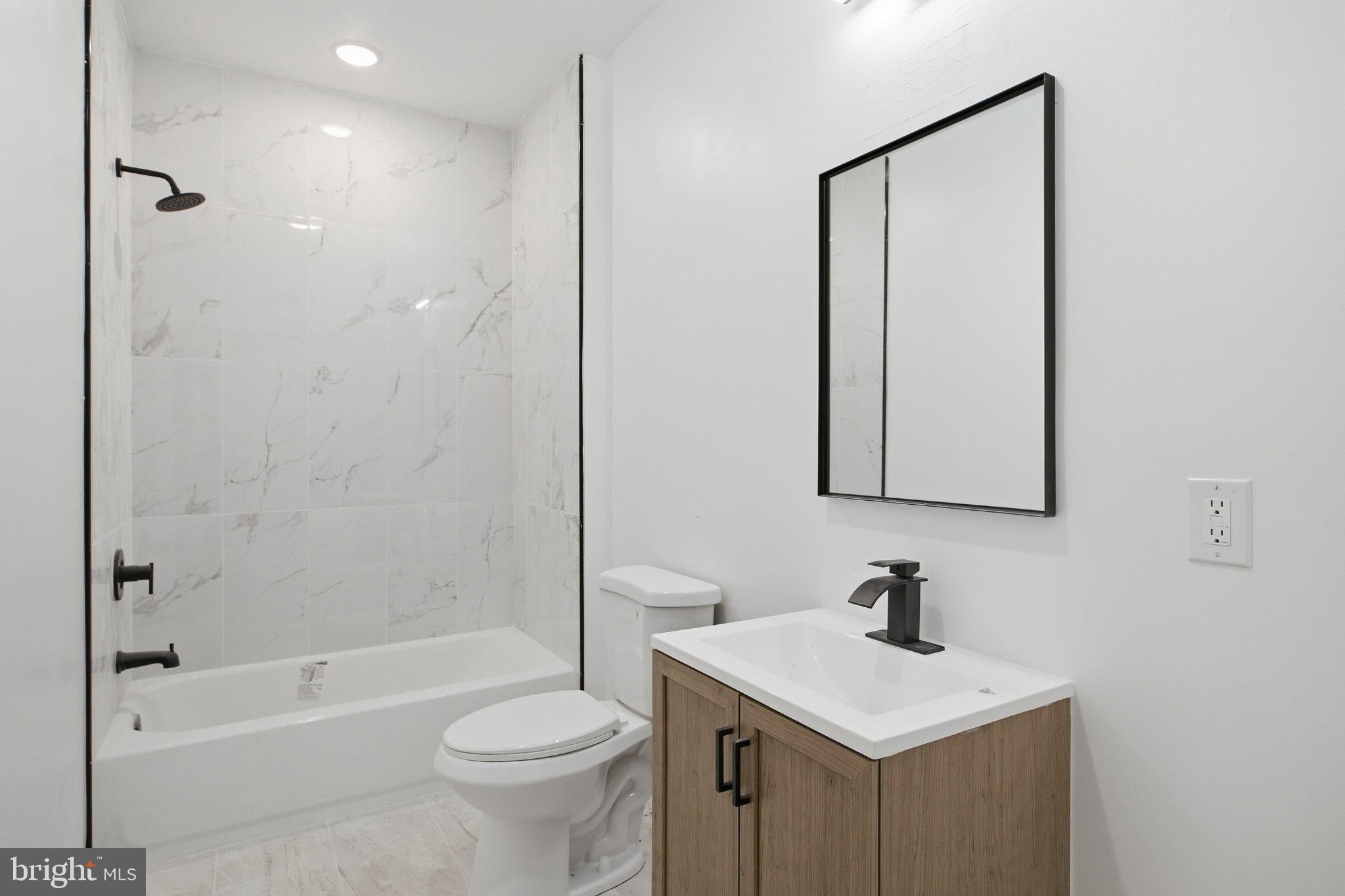 1902 W DIAMOND STREET 2