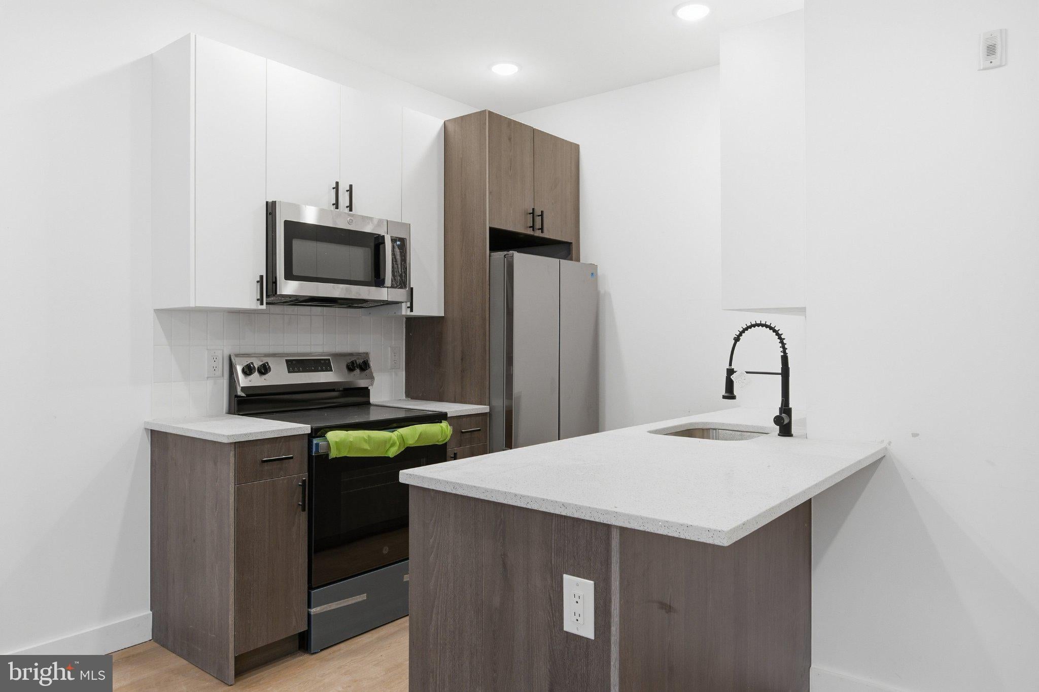 1902 W DIAMOND STREET 2