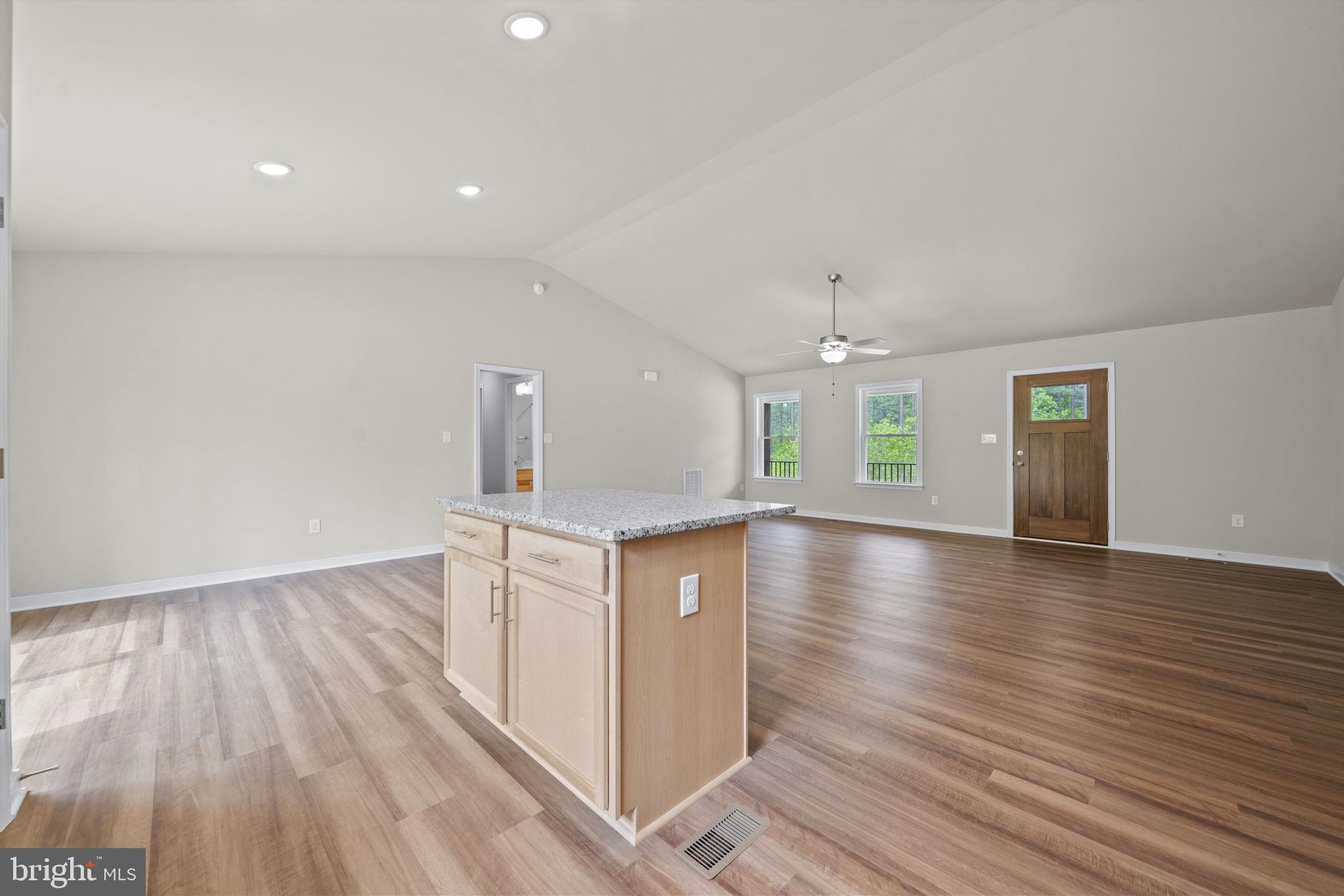 GARLAND LAKE - Residential