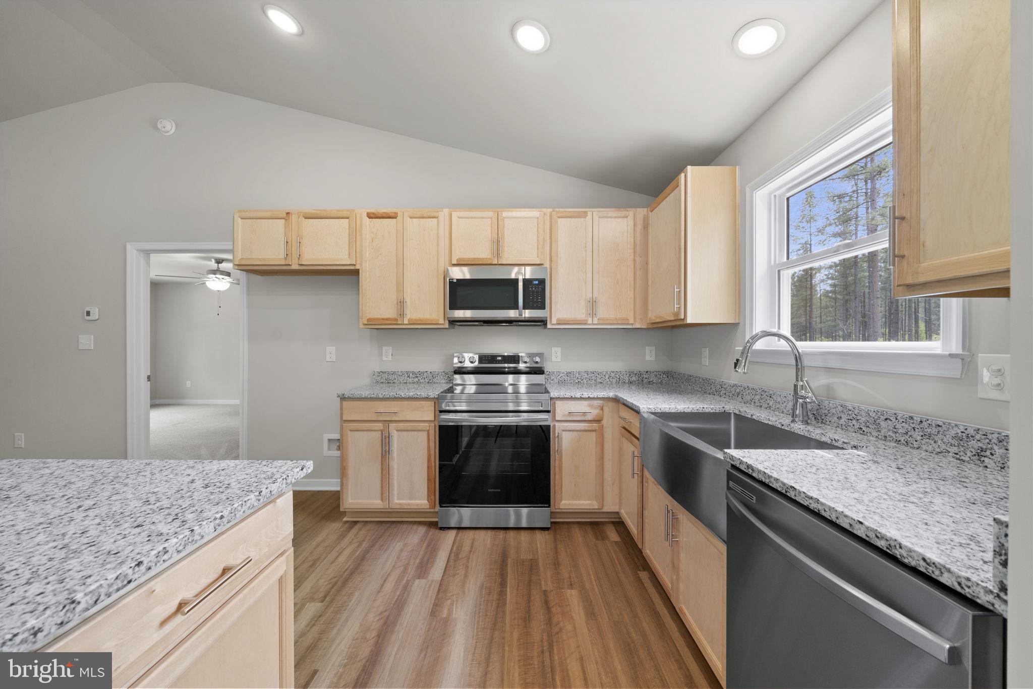 GARLAND LAKE - Residential