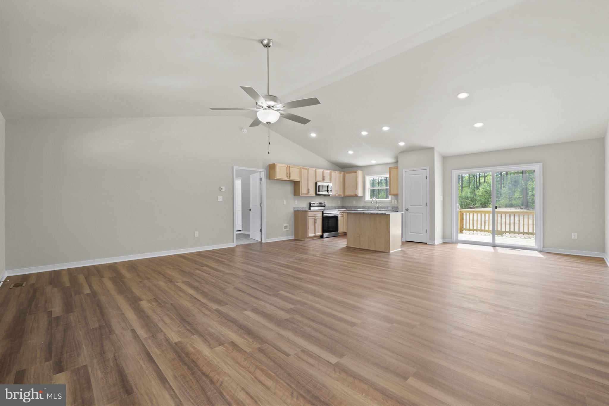 GARLAND LAKE - Residential