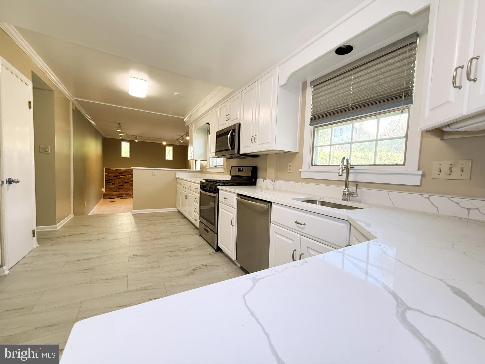 COLLEGE GARDENS - Residential Lease