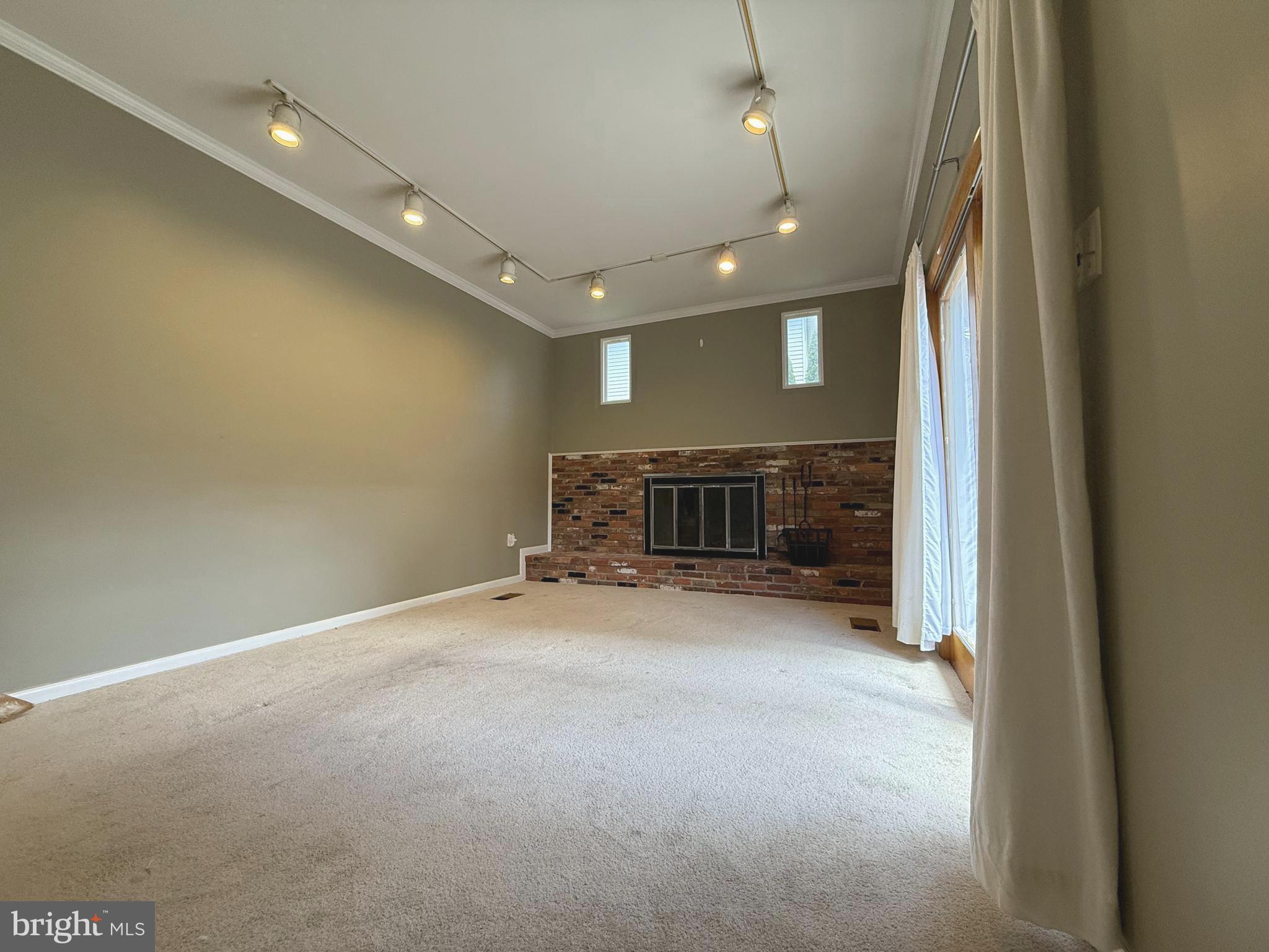 COLLEGE GARDENS - Residential Lease