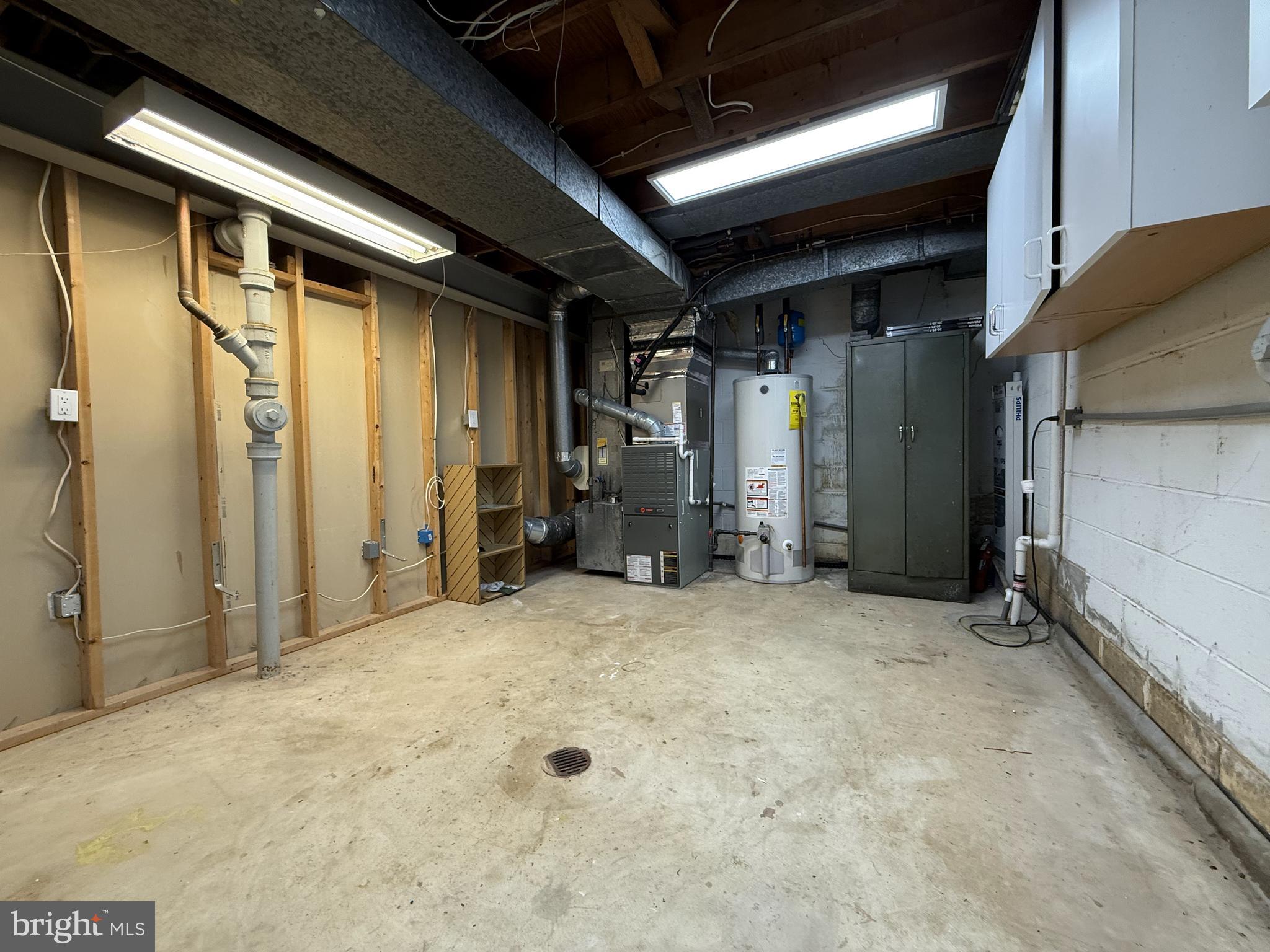 COLLEGE GARDENS - Residential Lease