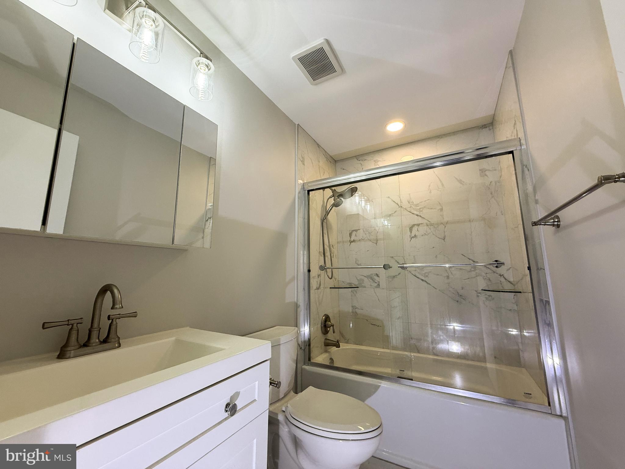 COLLEGE GARDENS - Residential Lease