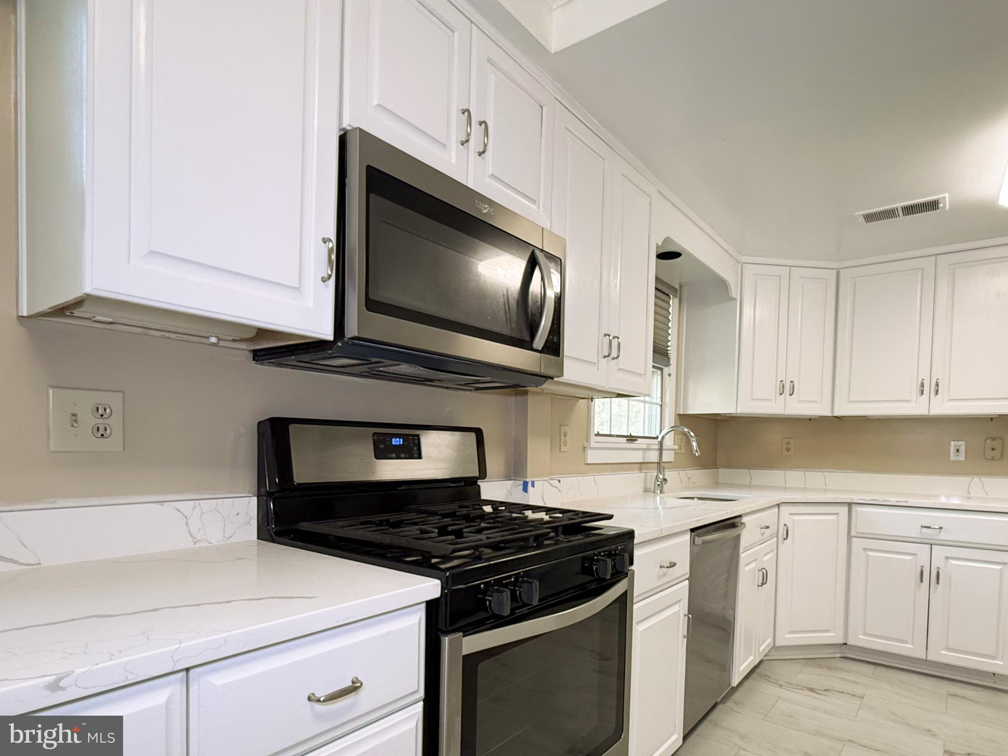 COLLEGE GARDENS - Residential Lease