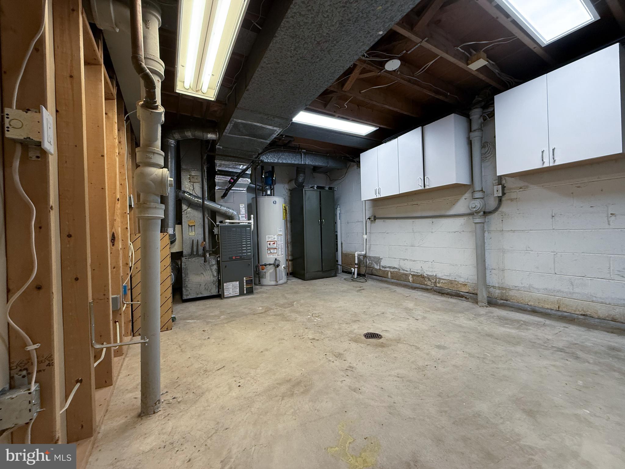 COLLEGE GARDENS - Residential Lease