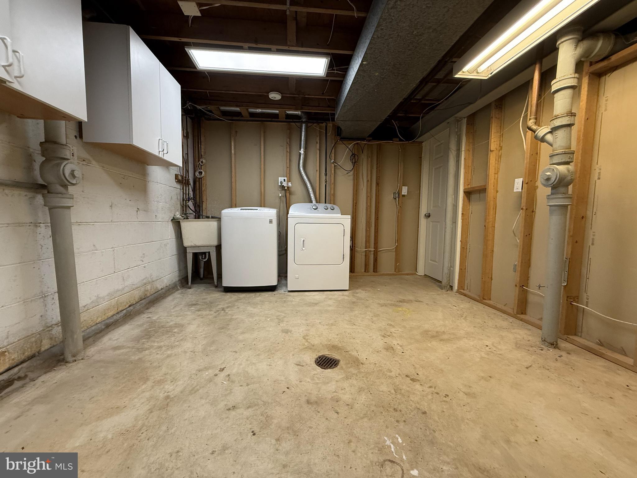 COLLEGE GARDENS - Residential Lease