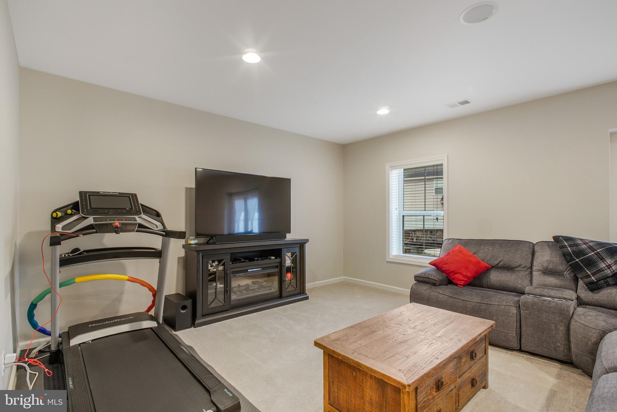 MAY'S QUARTER - Residential