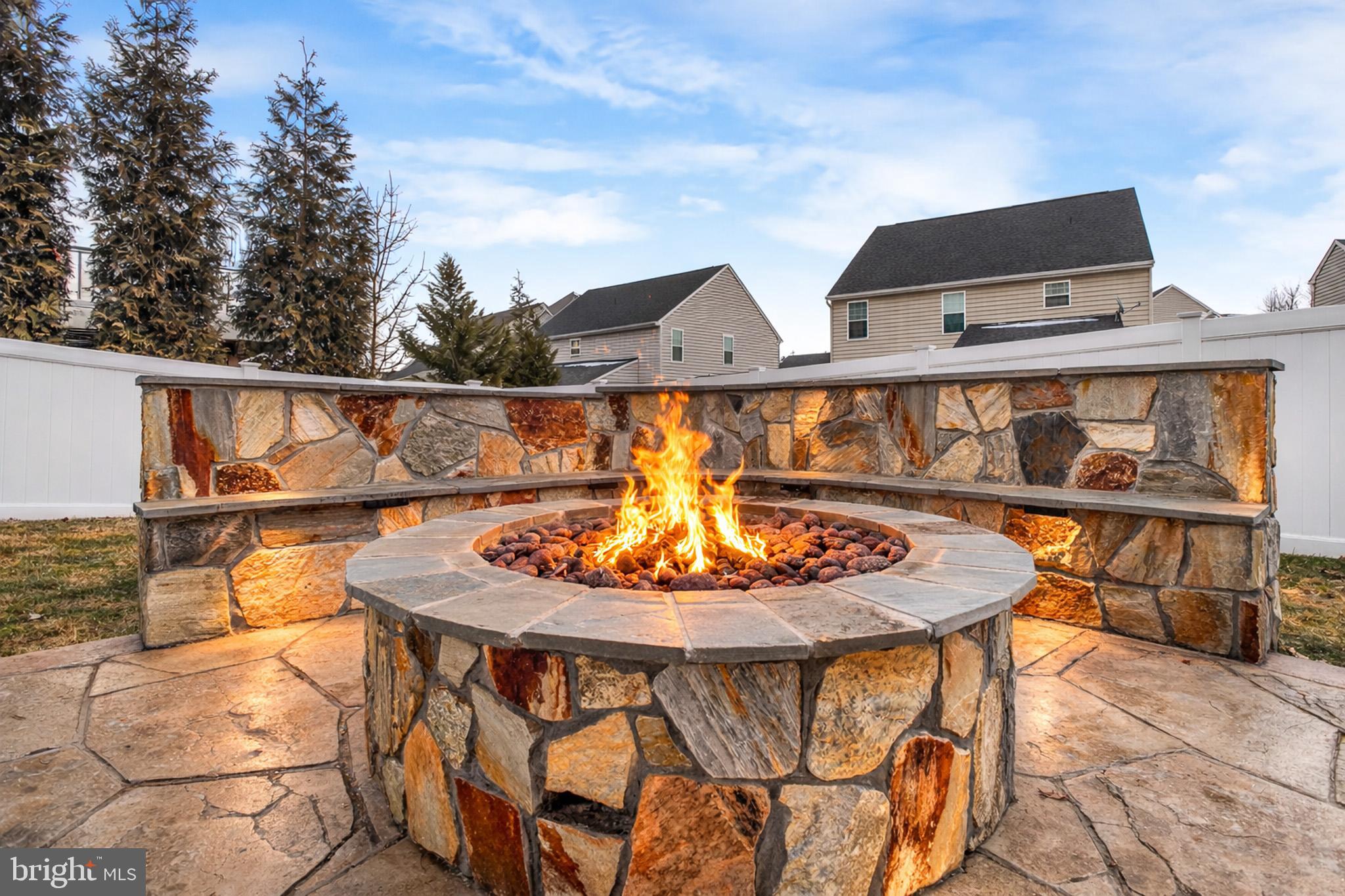 MAY'S QUARTER - Residential