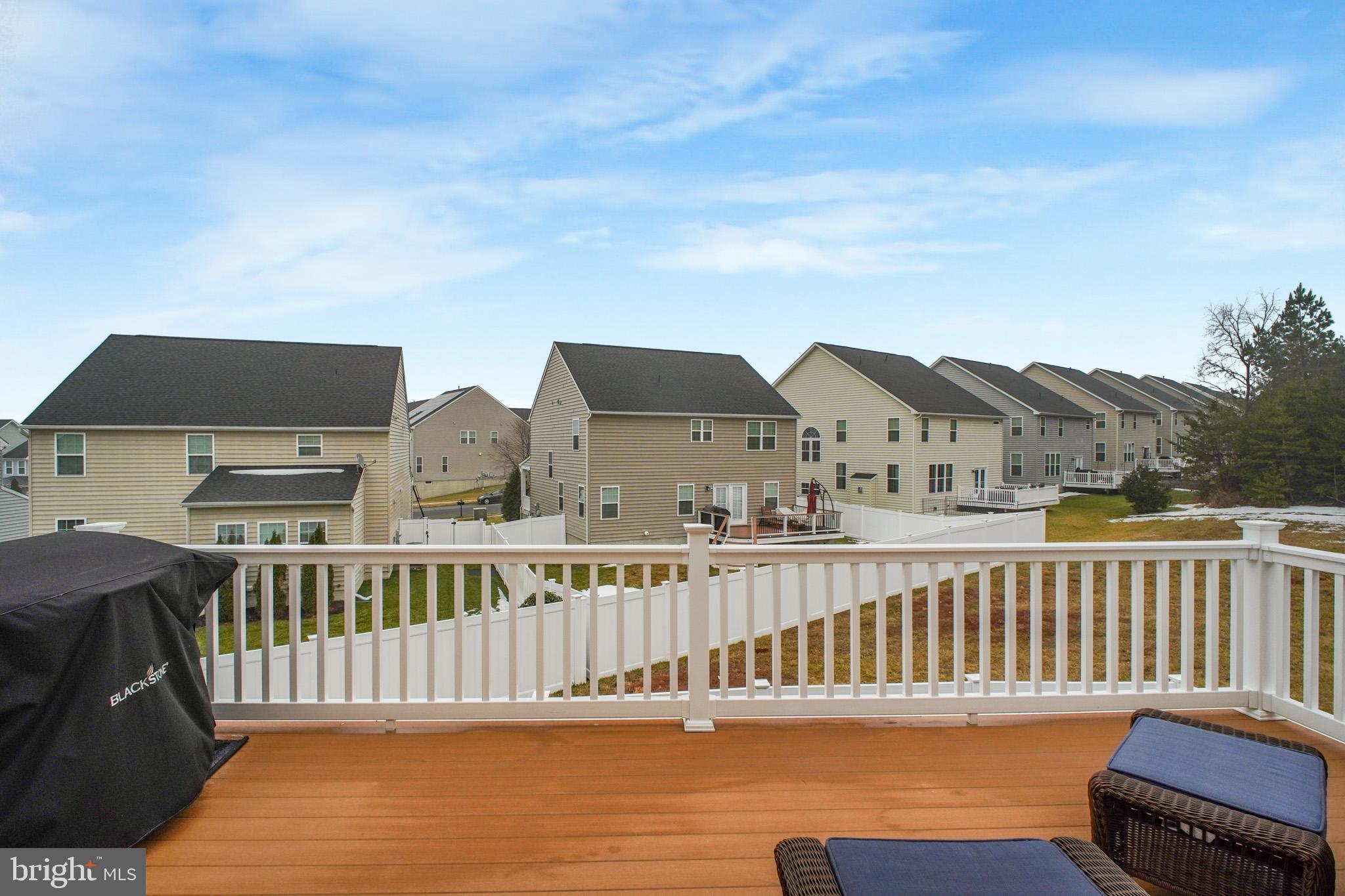 MAY'S QUARTER - Residential