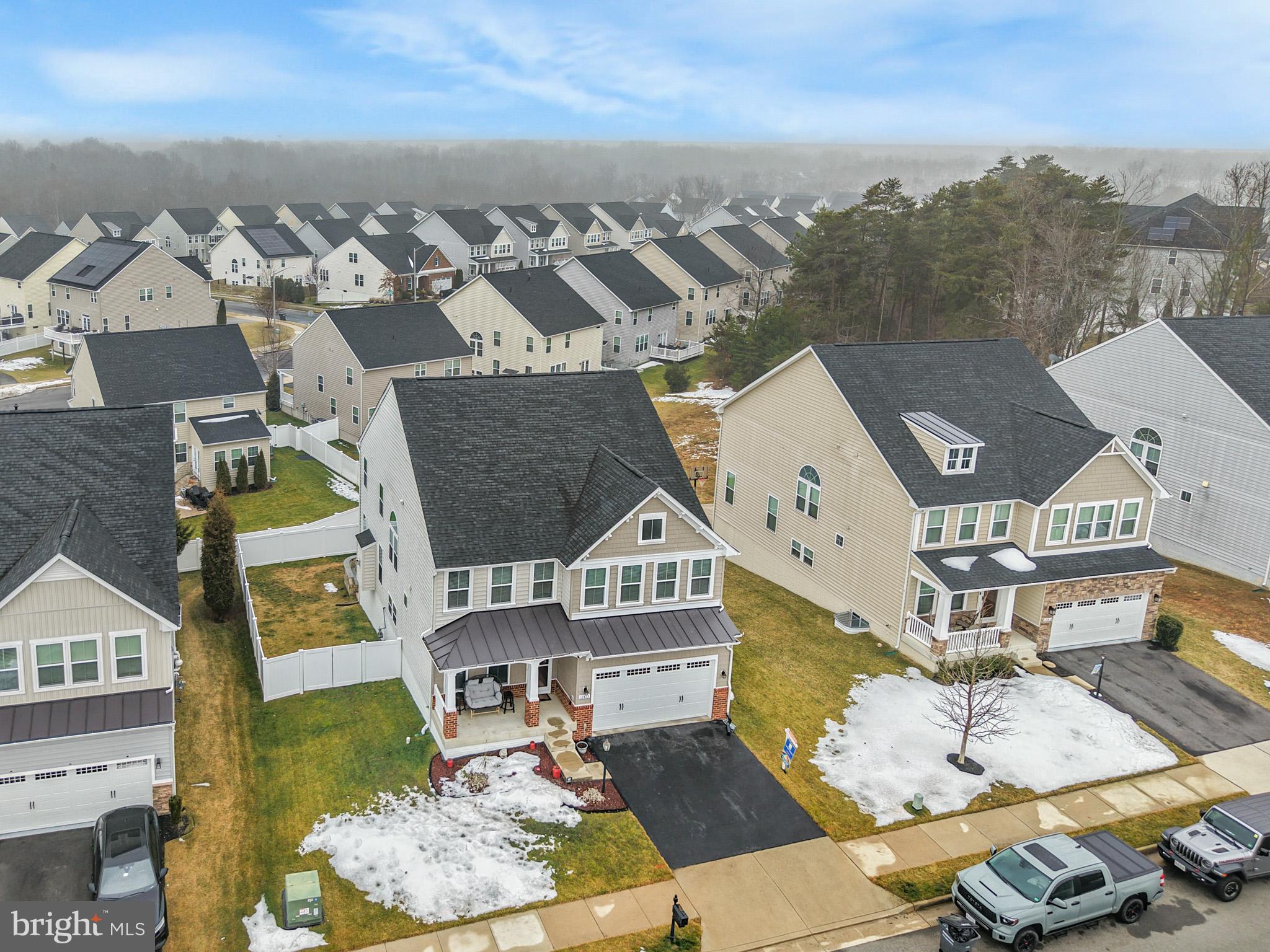 MAY'S QUARTER - Residential