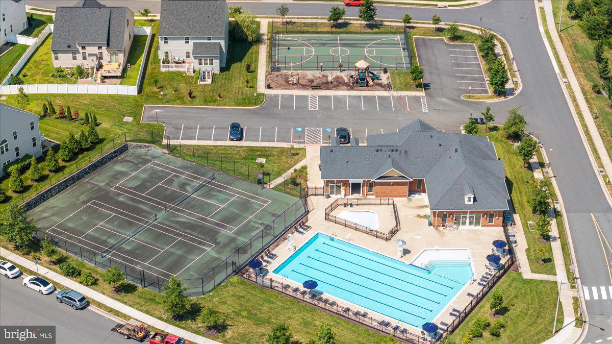 MAY'S QUARTER - Residential