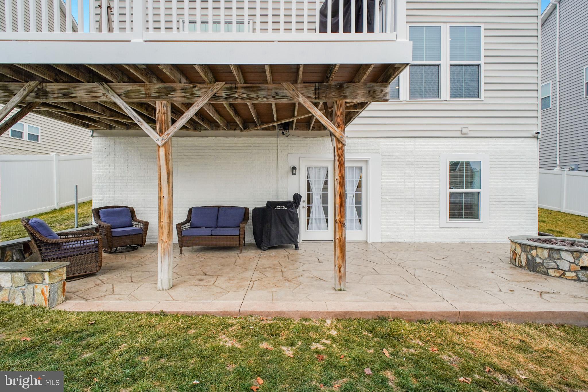 MAY'S QUARTER - Residential