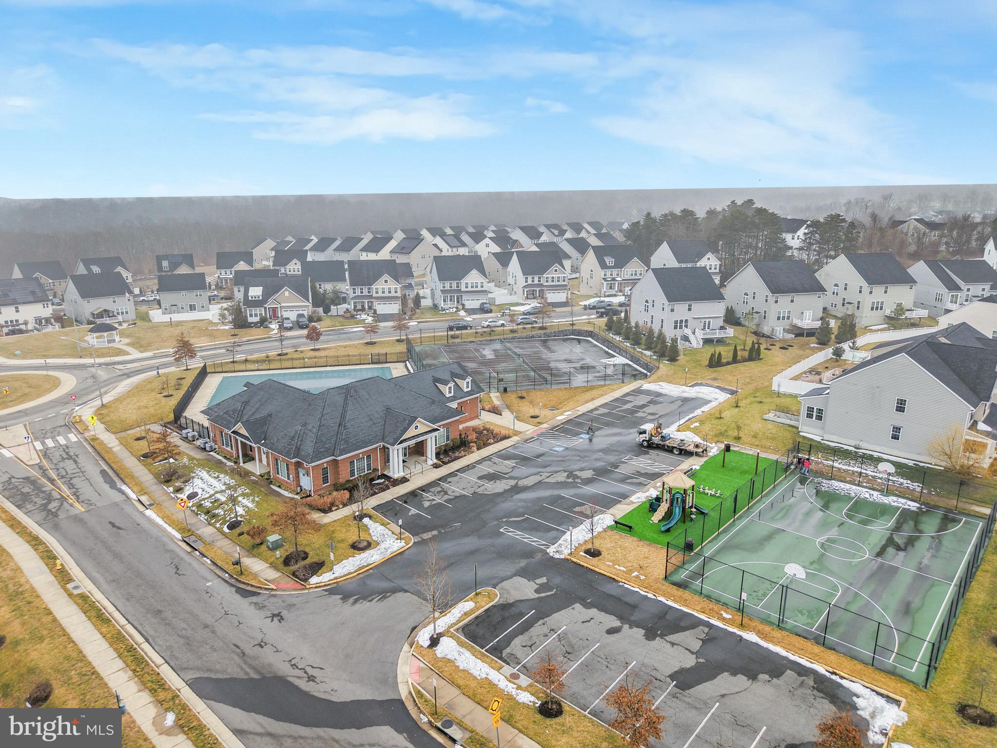 MAY'S QUARTER - Residential