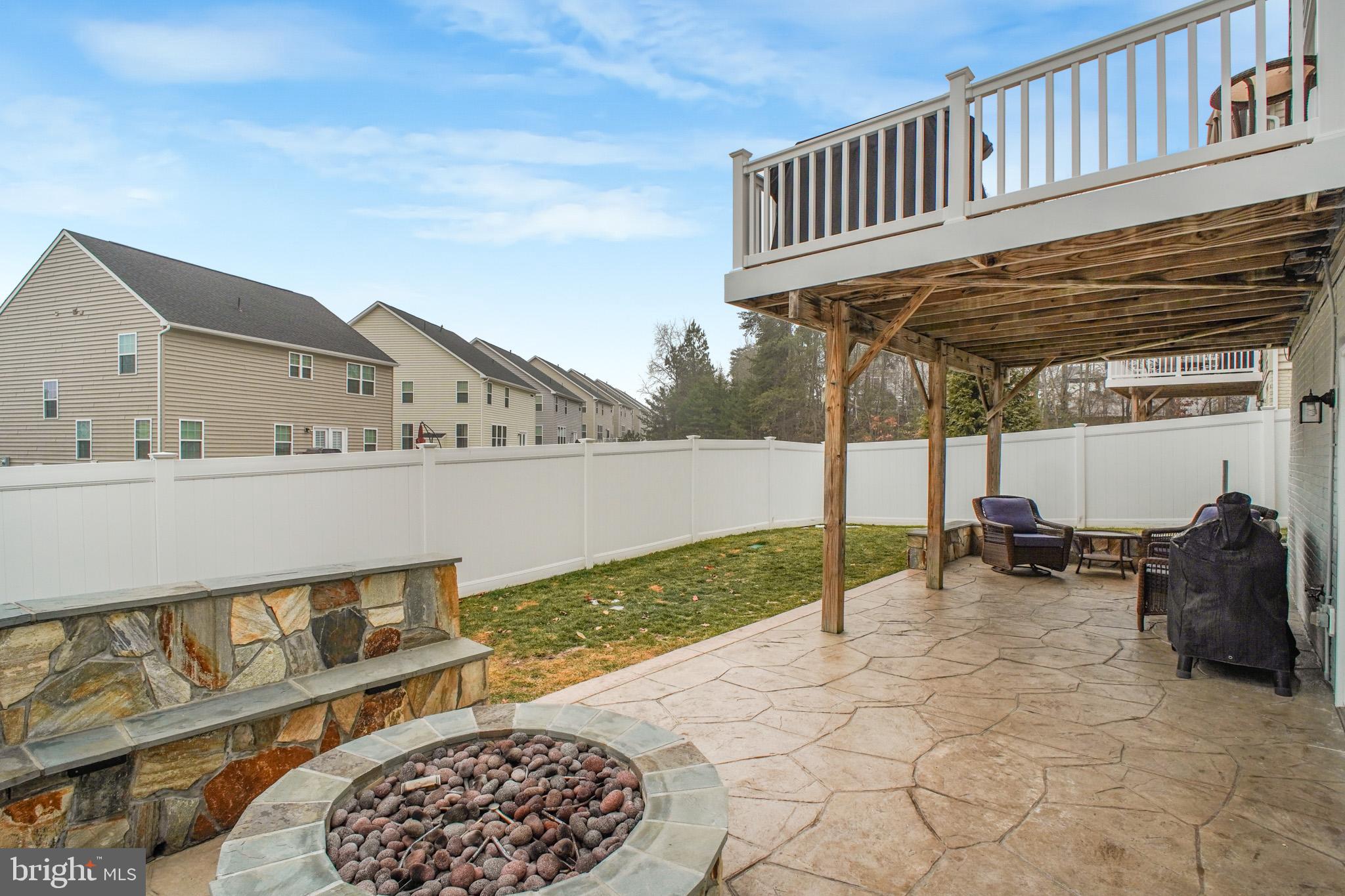 MAY'S QUARTER - Residential