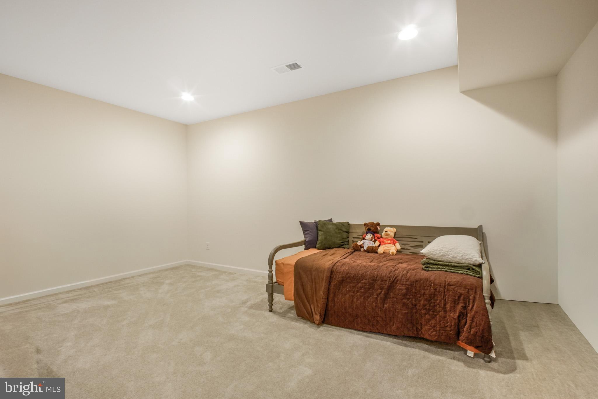 MAY'S QUARTER - Residential