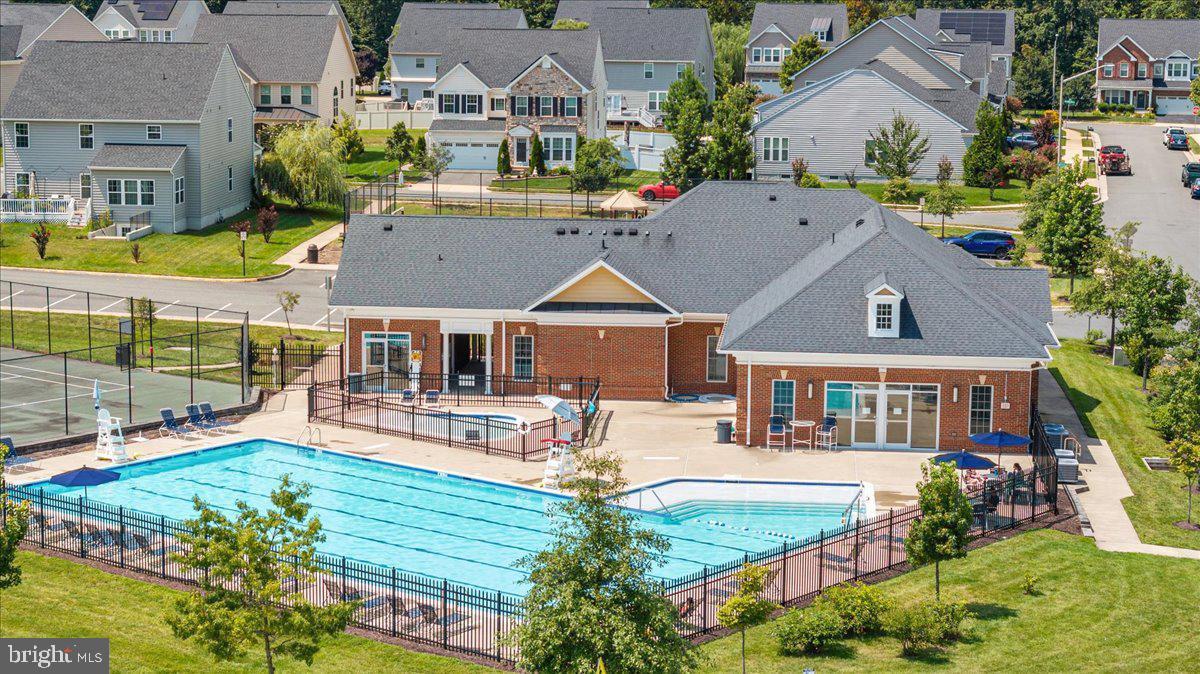 MAY'S QUARTER - Residential