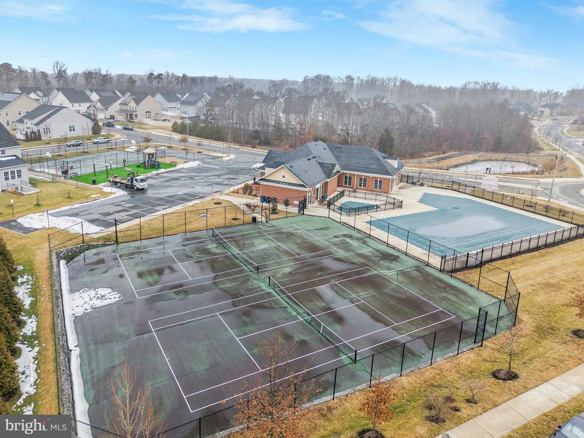 MAY'S QUARTER - Residential