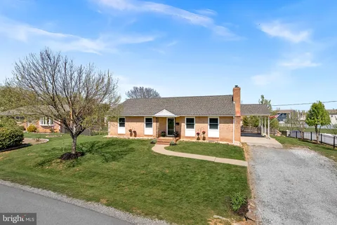 4 Rockcroft Drive, Berryville, VA MLS: VACL2003608