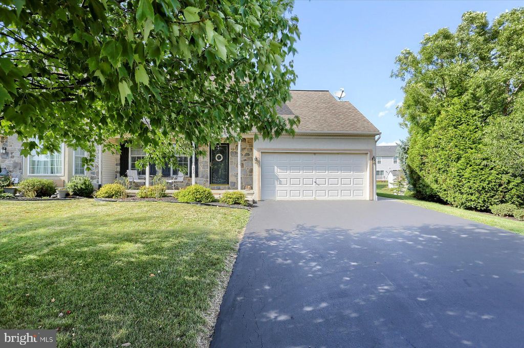 Photo of 3436 GREEN LEAF DR, MOUNT JOY, PA 17552 (MLS # PALA2039708)