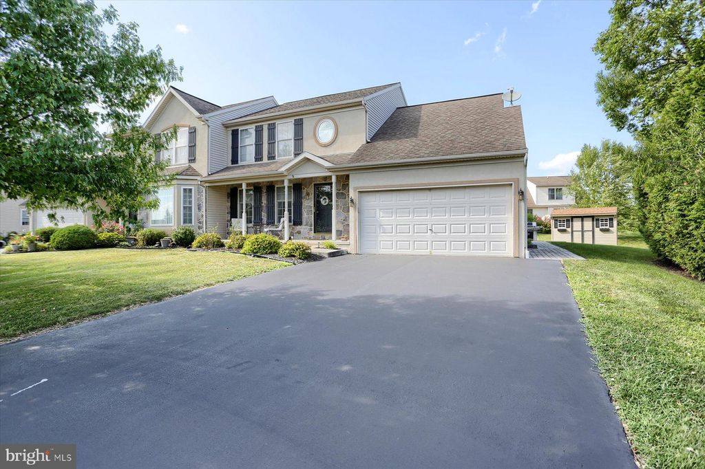 Photo of 3436 GREEN LEAF DR, MOUNT JOY, PA 17552 (MLS # PALA2039708)