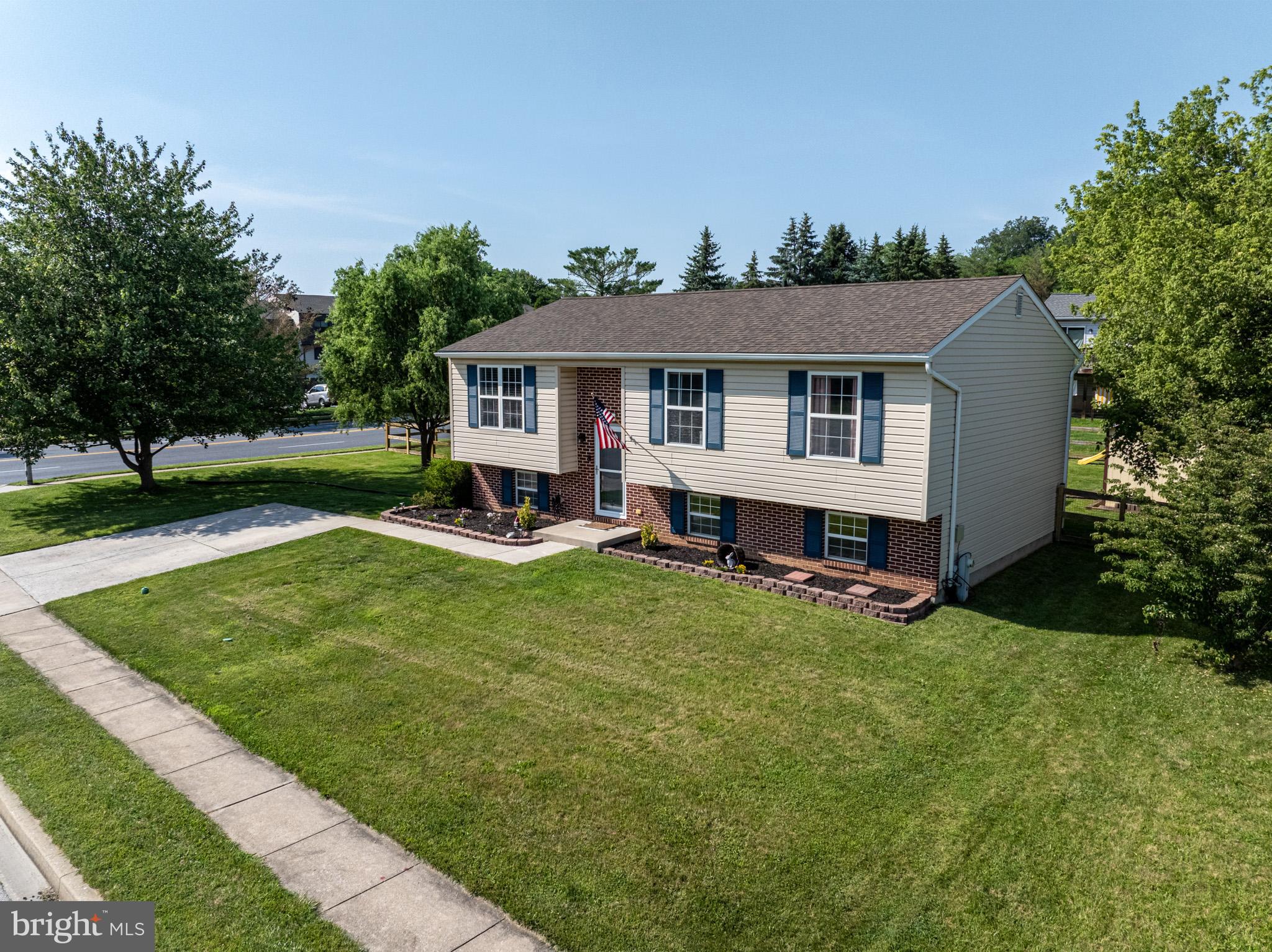 816 WINDSOR DRIVE