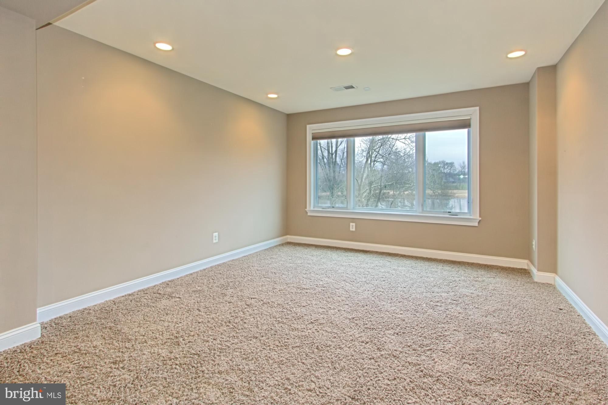 LAUREL GLEN - Residential