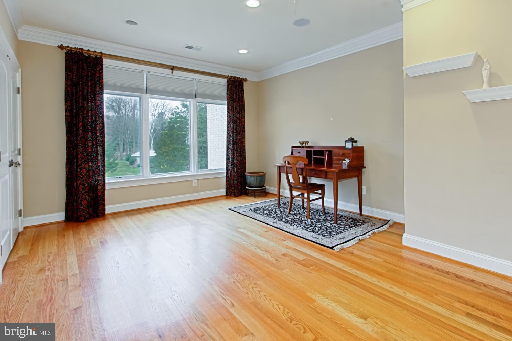 LAUREL GLEN - Residential