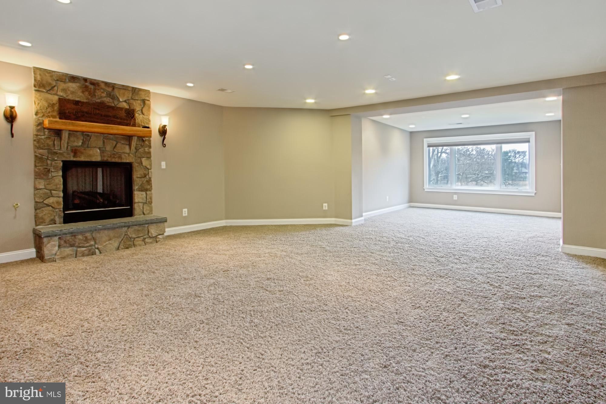 LAUREL GLEN - Residential