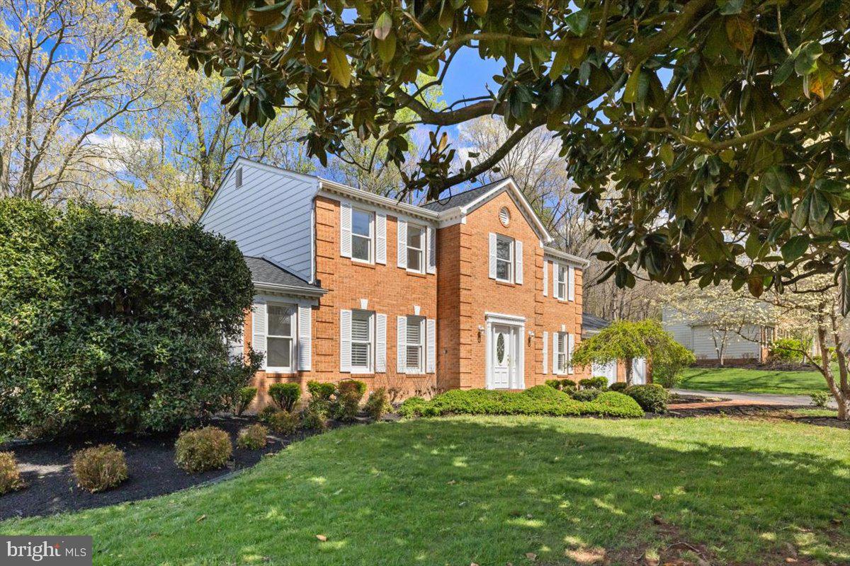 HOLLY KNOLL - Residential