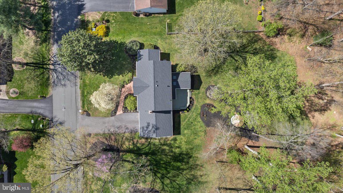 HOLLY KNOLL - Residential