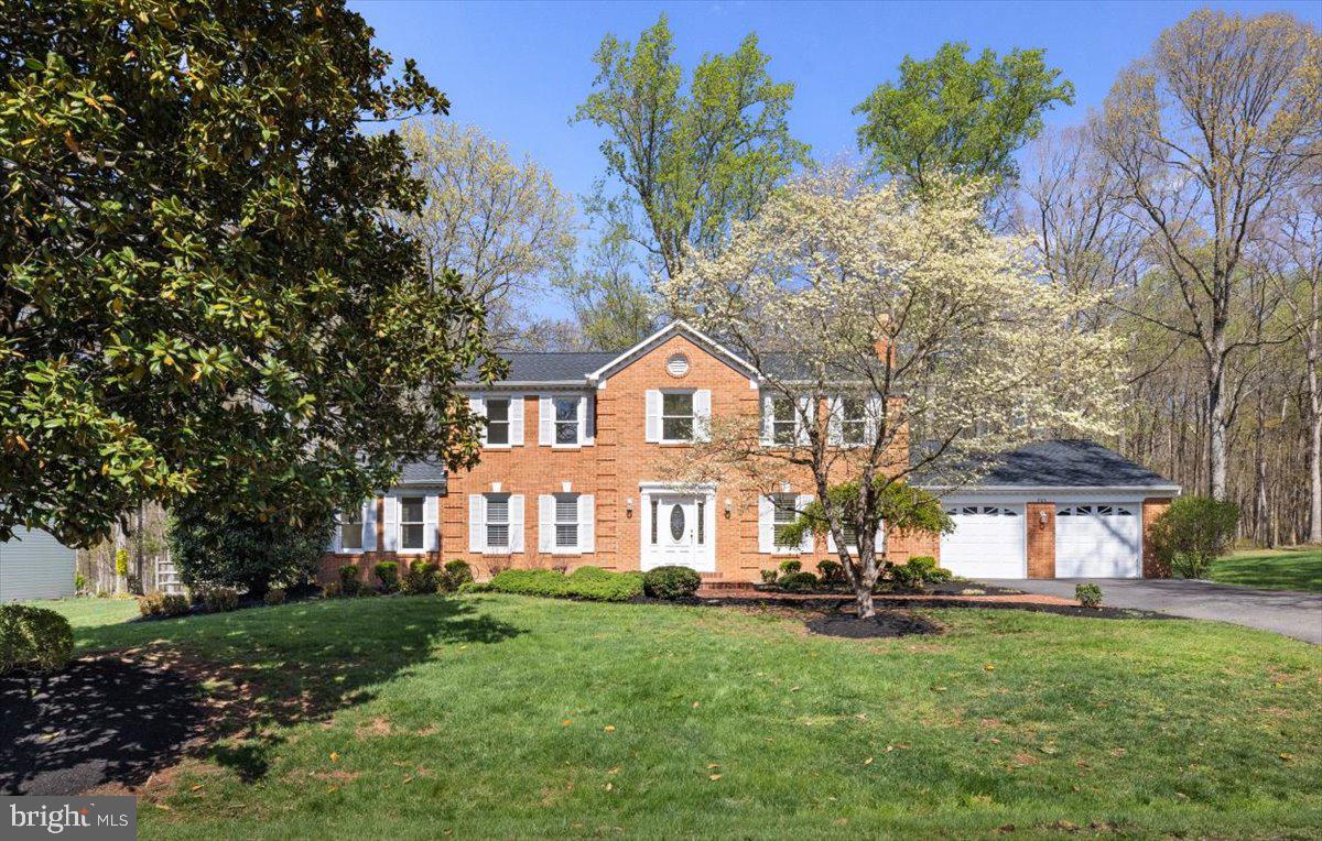 HOLLY KNOLL - Residential