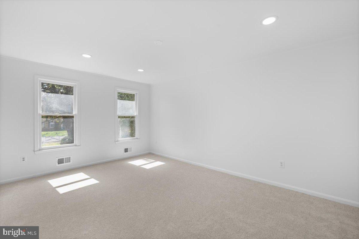 HOLLY KNOLL - Residential