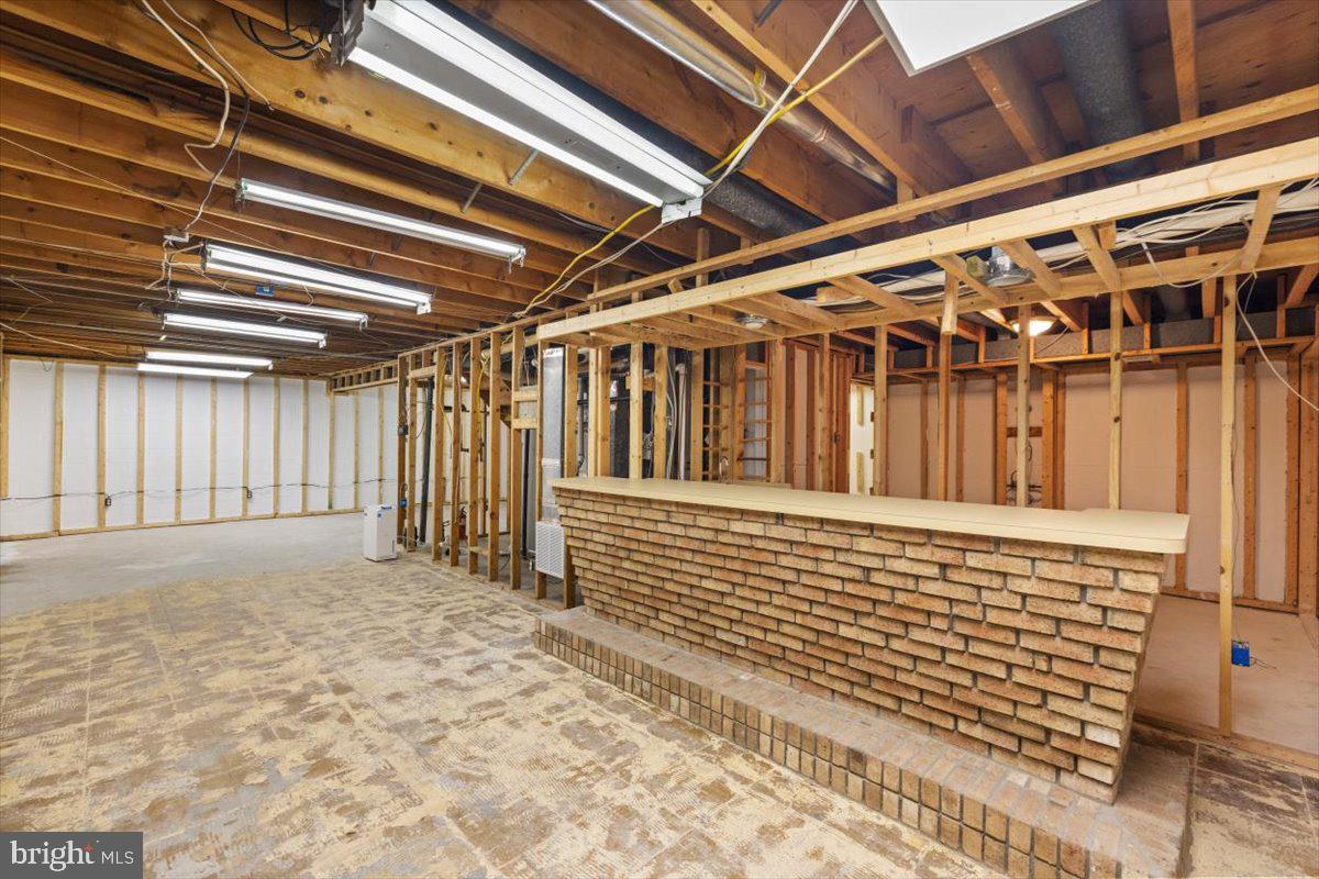 HOLLY KNOLL - Residential