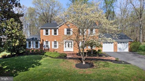 905 HOLLY CREEK DRIVE GREAT FALLS VA 22066