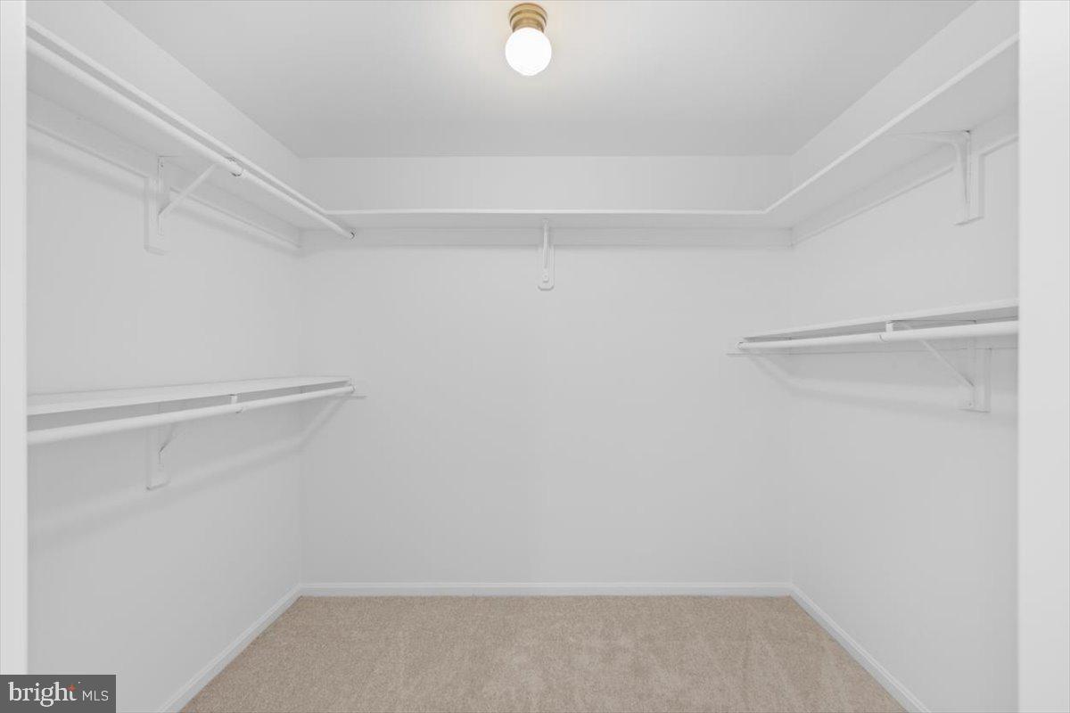 HOLLY KNOLL - Residential