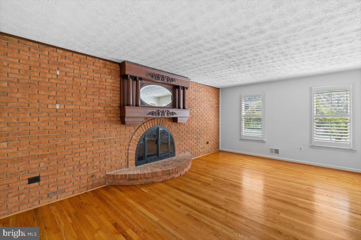 HOLLY KNOLL - Residential