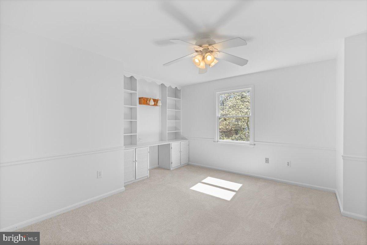 HOLLY KNOLL - Residential