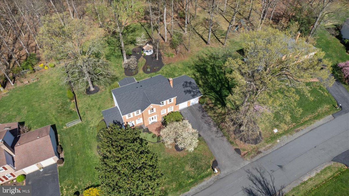 HOLLY KNOLL - Residential