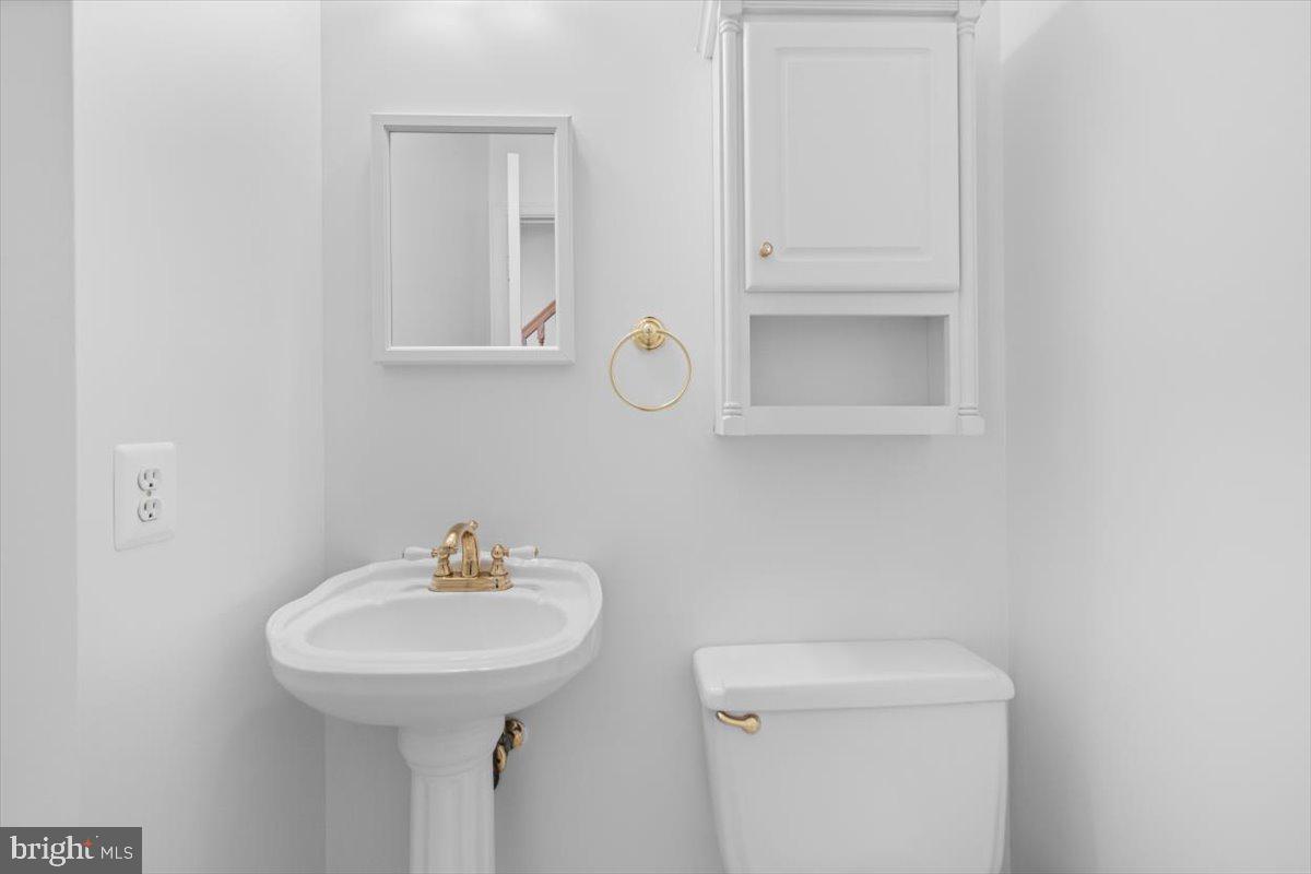 HOLLY KNOLL - Residential