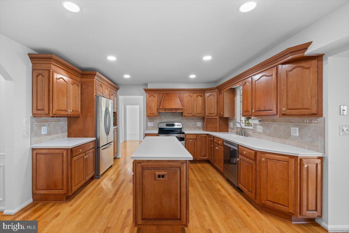 HOLLY KNOLL - Residential