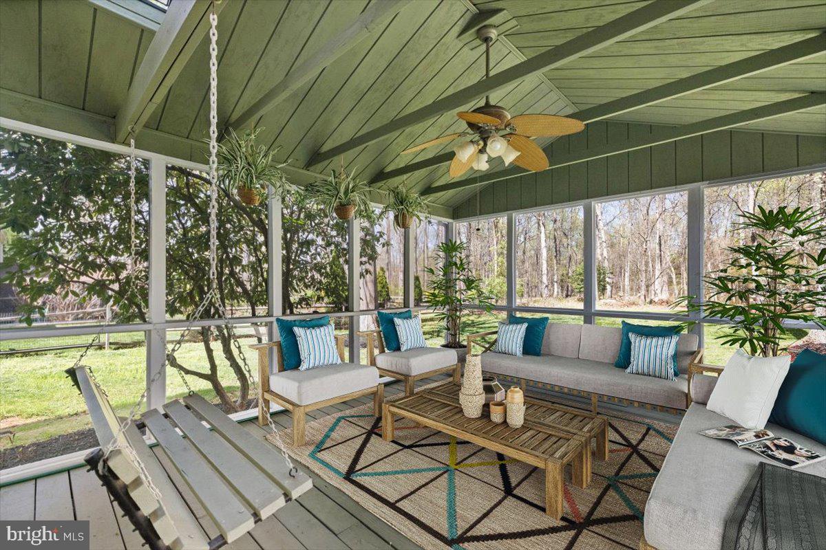 905 HOLLY CREEK DRIVE