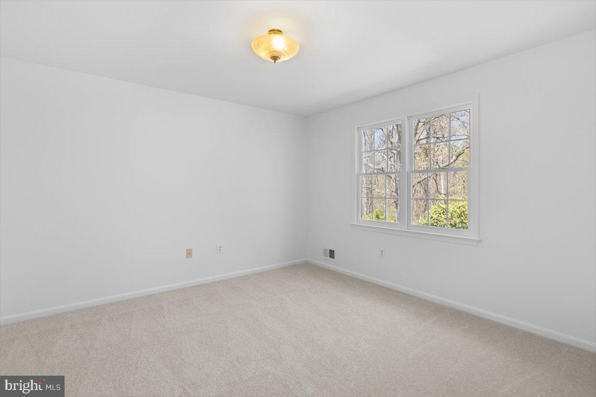 HOLLY KNOLL - Residential