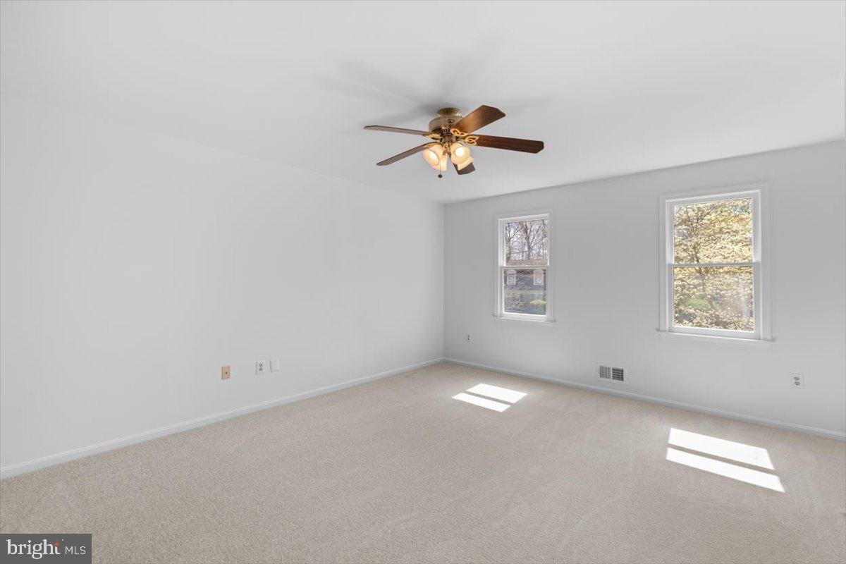 HOLLY KNOLL - Residential