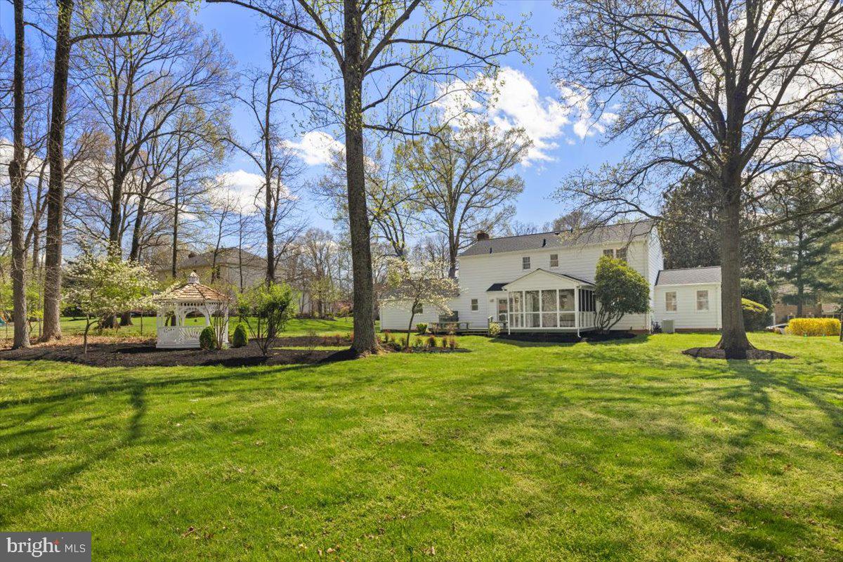 HOLLY KNOLL - Residential