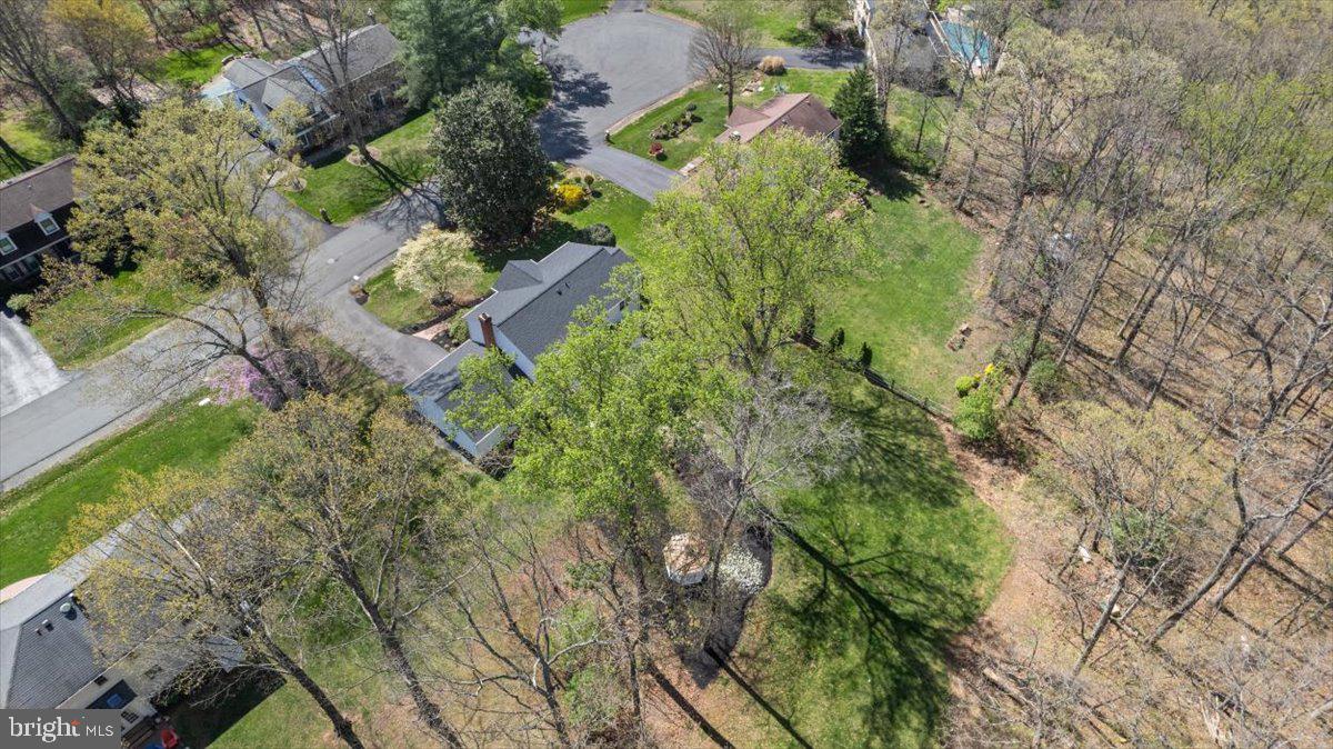 HOLLY KNOLL - Residential