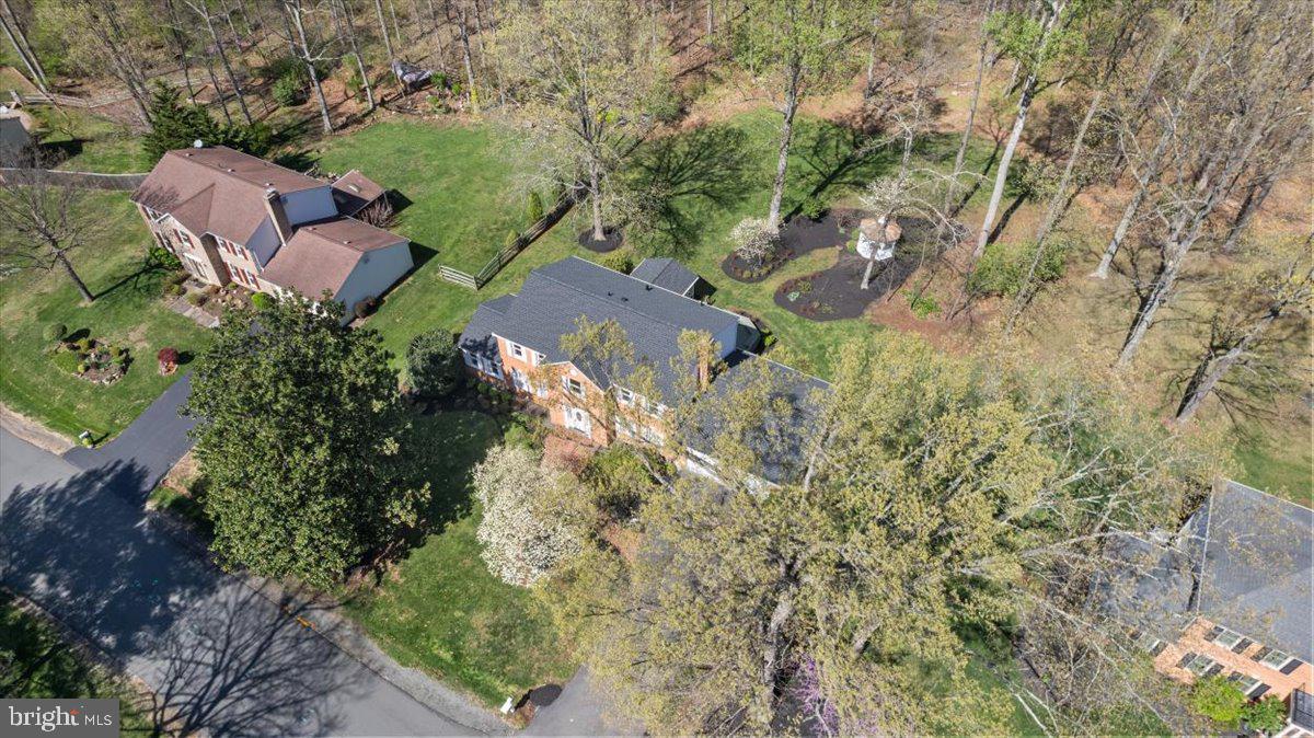 HOLLY KNOLL - Residential