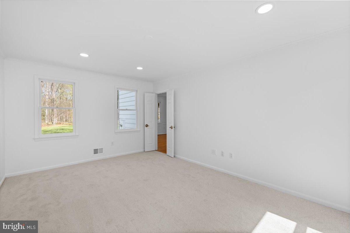 HOLLY KNOLL - Residential